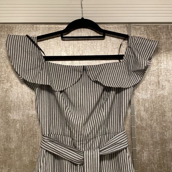 BCBGeneration Black and White off shoulder Jumpsuit, US0 - Picture 5 of 11